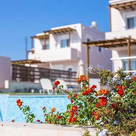 Regina - Double Pool Paradise