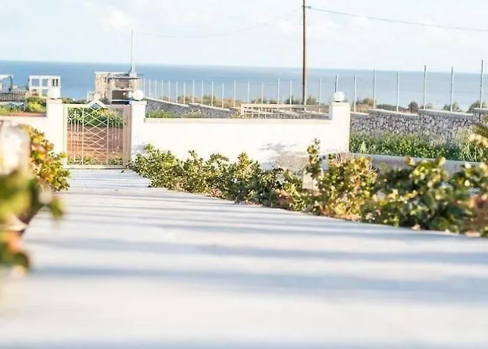 Regina - Double Pool Paradise *