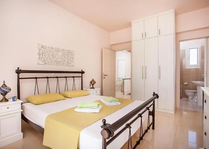 Regina - Double Pool Paradise