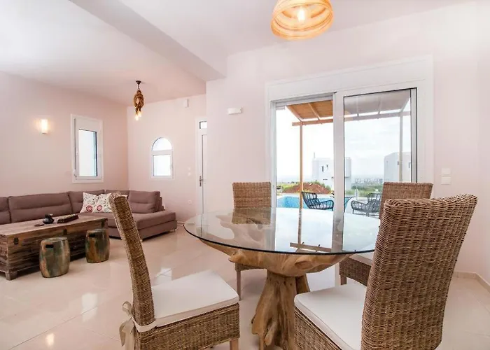 Regina - Double Pool Paradise * Lachania