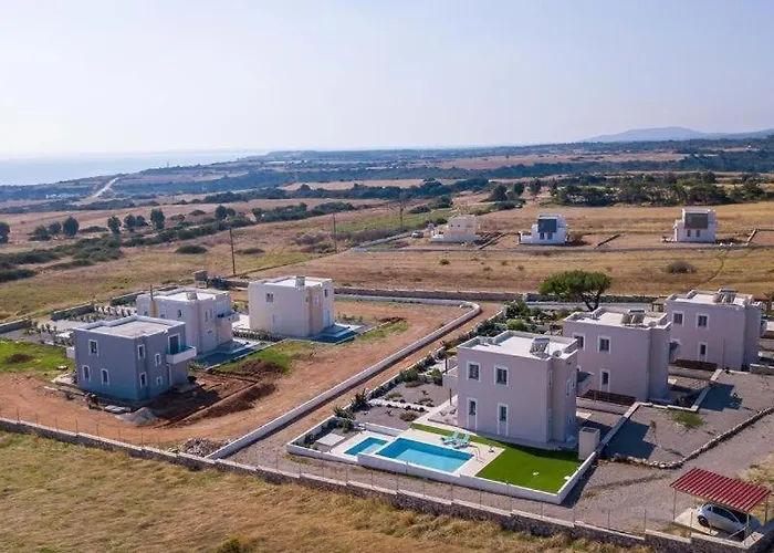 Regina - Double Pool Paradise Villa Lakhania