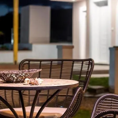 Regina - Double Pool Paradise *