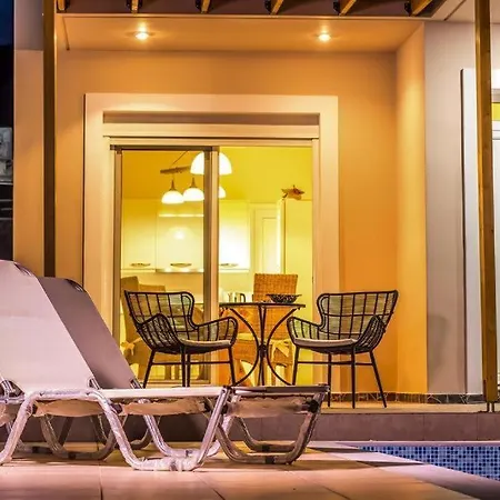Regina - Double Pool Paradise Villa Lahaniá