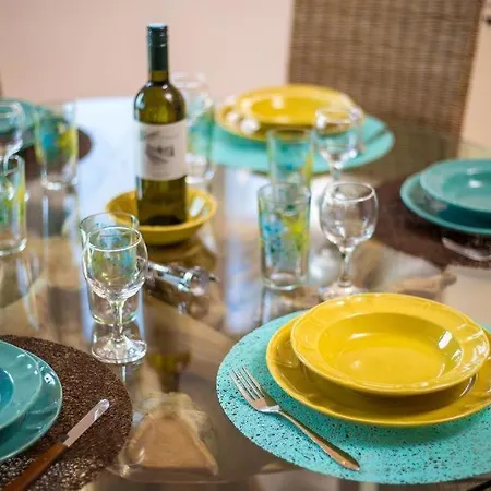 Regina - Double Pool Paradise