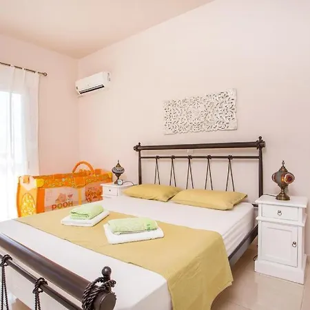 Regina - Double Pool Paradise Villa