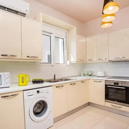 Villa Regina - Double Pool Paradise Lachania