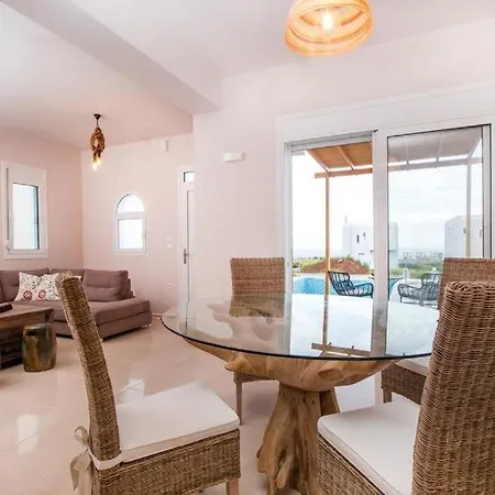 Regina - Double Pool Paradise * Lachania