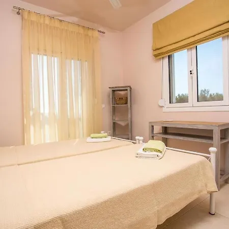 Regina - Double Pool Paradise