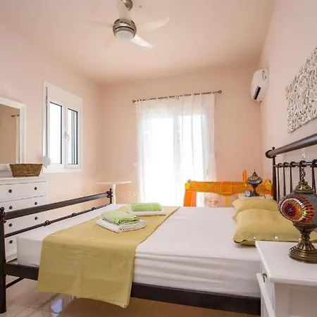 Regina - Double Pool Paradise Lachania