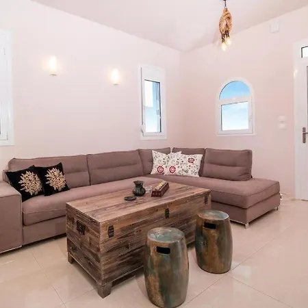 Regina - Double Pool Paradise * Lachania