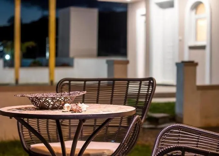 Regina - Double Pool Paradise *