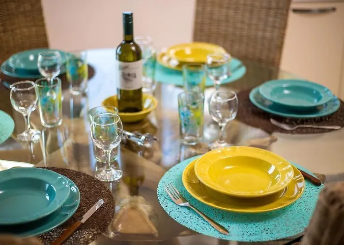 Regina - Double Pool Paradise