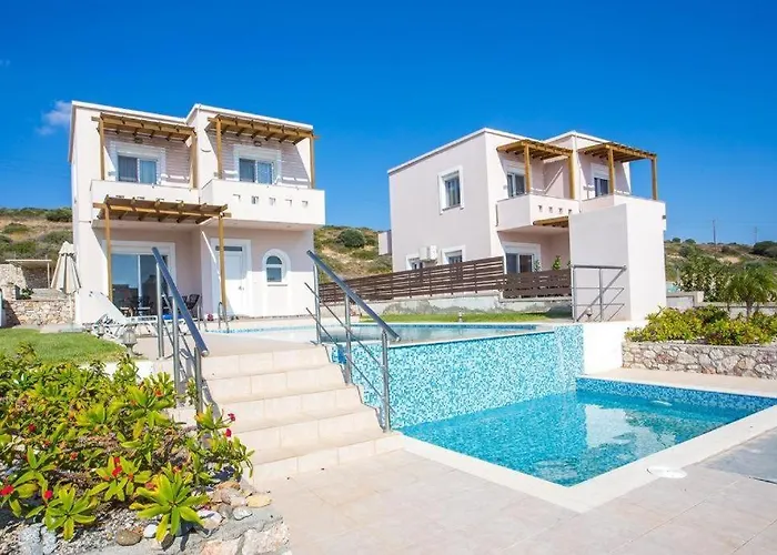 Regina - Double Pool Paradise * Lakhania