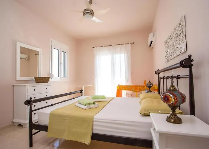 Regina - Double Pool Paradise Lakhania