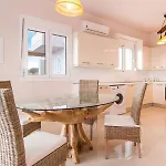 Villa Regina - Double Pool Paradise